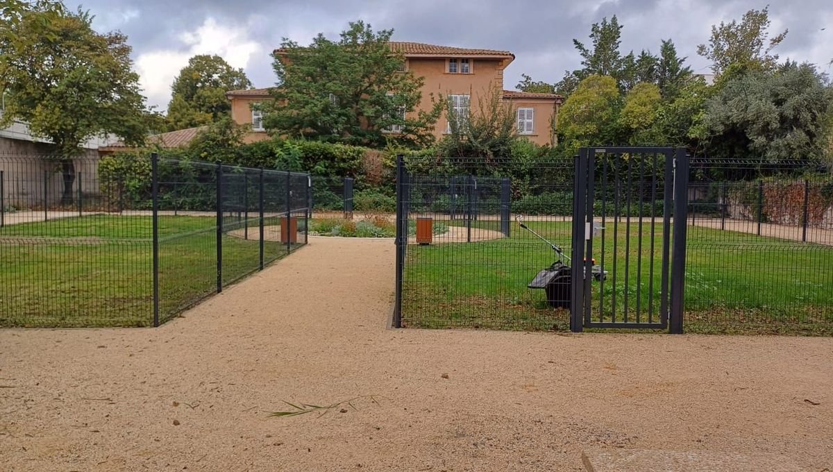 Parc canin Gauffredy à Aix-en-Provence, espace clôturé pour chiens